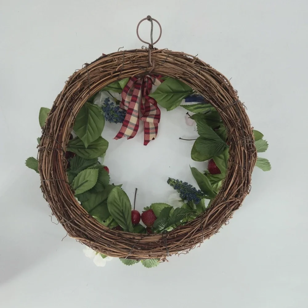 Vintage Avon 2002 Americana Style Wreath Patriotic Strawberry Floral Box July 4